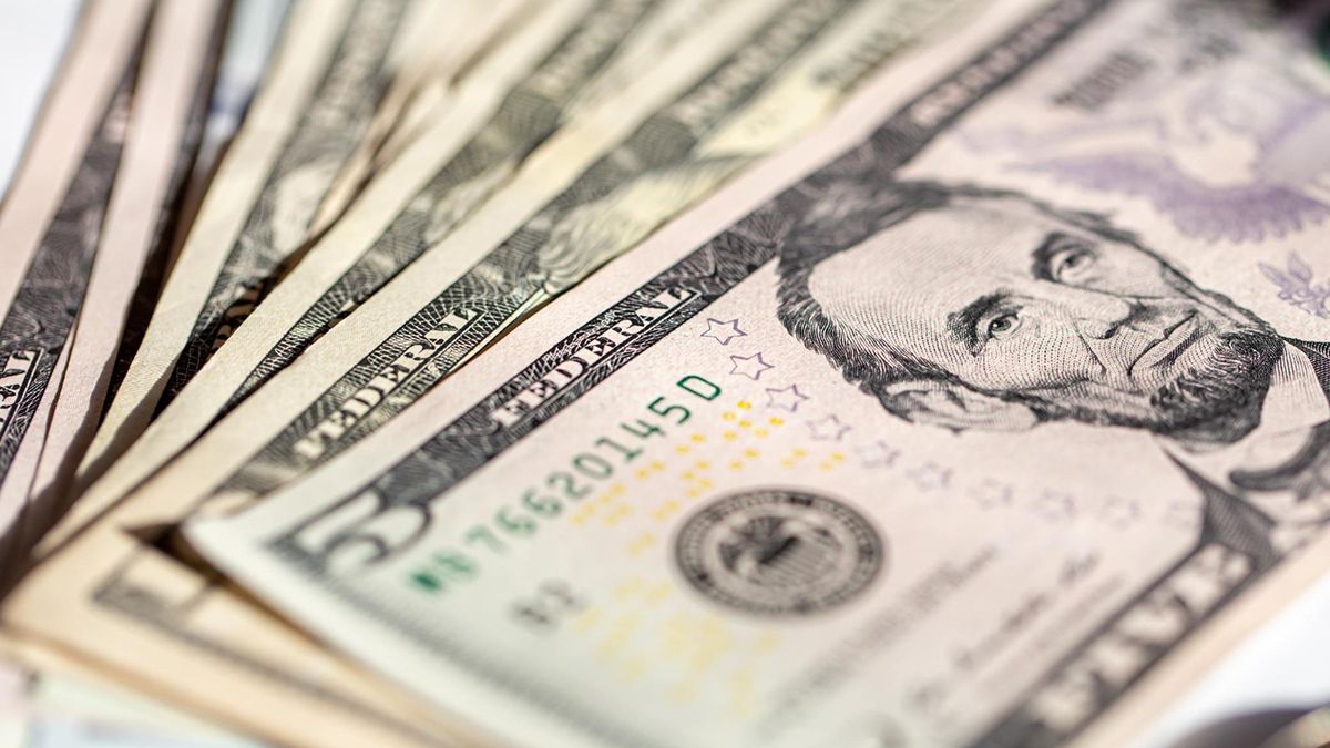 El dólar oficial avanza y se enfila a cerrar junio con la mayor suba mensual en 11 meses