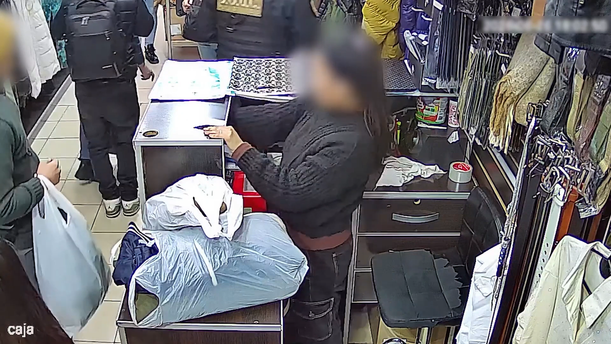Prisión preventiva para dos imputados por robarle la tarjeta de débito a un jubilado e intentar comprarse ropa en Balvanera