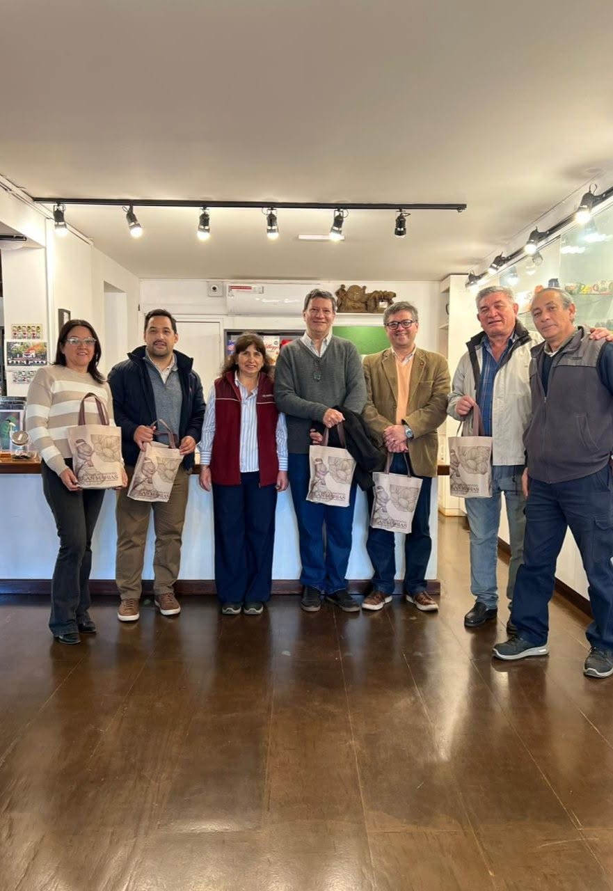 Muchas gracias a la empresa Establecimiento Las Marias,  por la invitación y el cálido recibimiento durante la visita institucional realizada por el Honorable Concejo Deliberante de Virasoro.-
La comitiva estuvo encabezada por el Presidente Maximiliano Castillo, quien asistió acompañado por los conc…