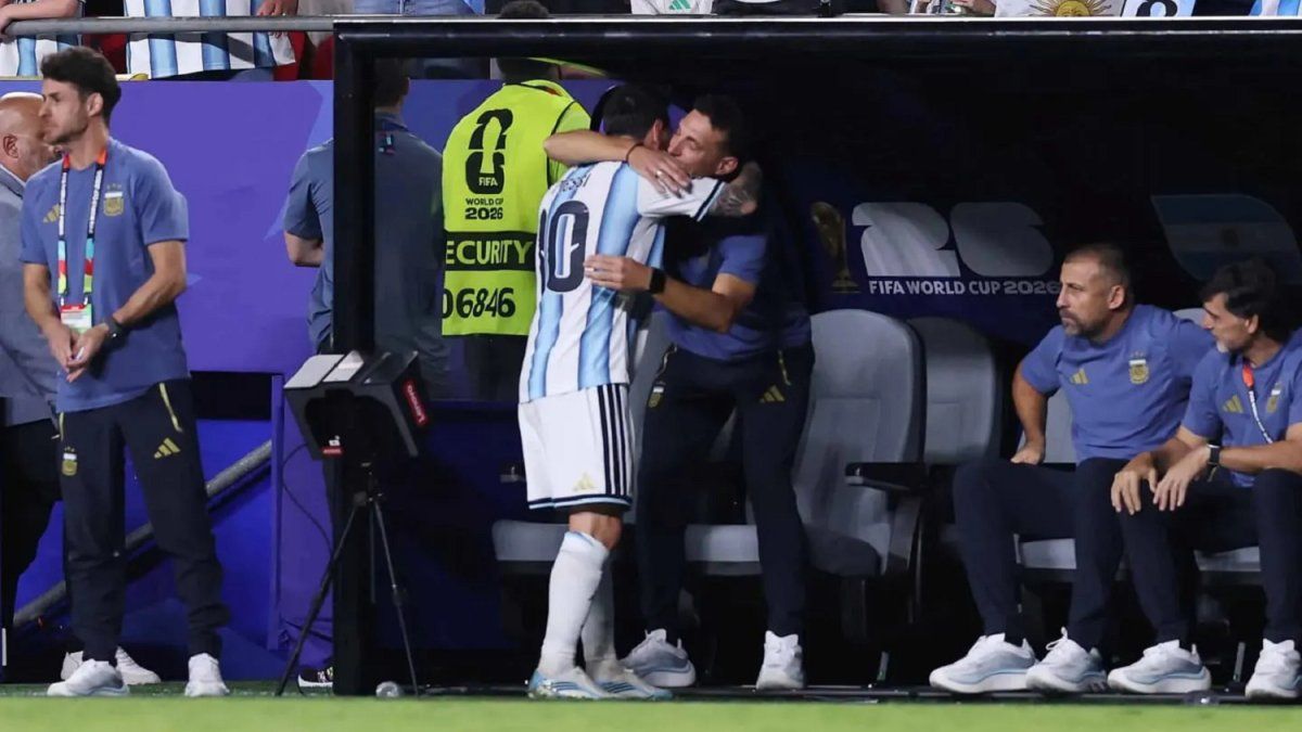 Qué le dijo Lionel Scaloni a Lionel Messi después de su triplete en el debut del Mundial 2026