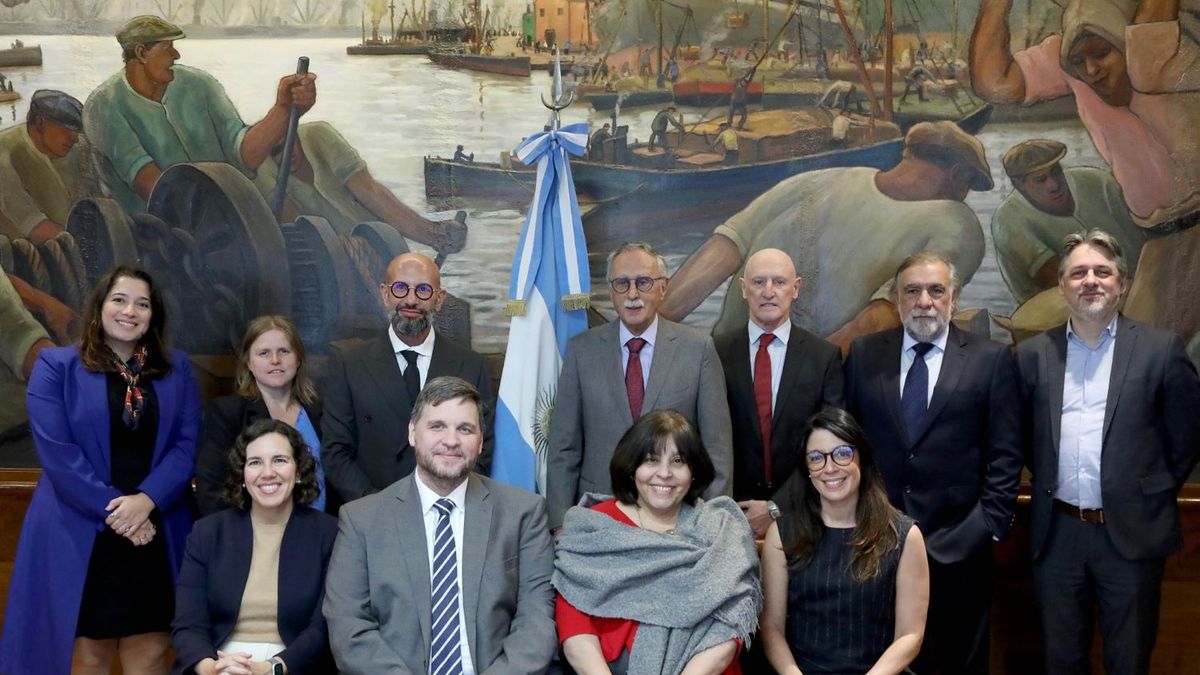 La ANMAT y la FDA de EEUU consolidaron un plan conjunto para fortalecer los controles sobre medicamentos