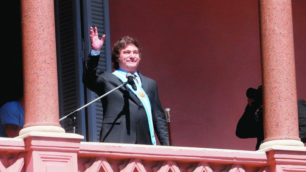 el libro para entender cuatro décadas de democracia desde el país de Javier Milei