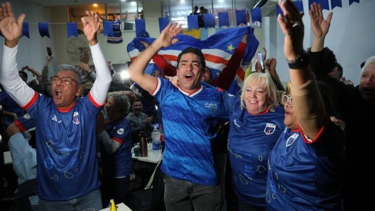 la historia de la inmigración, las comunidades y el fenómeno mundialista que las volvió a poner en escena