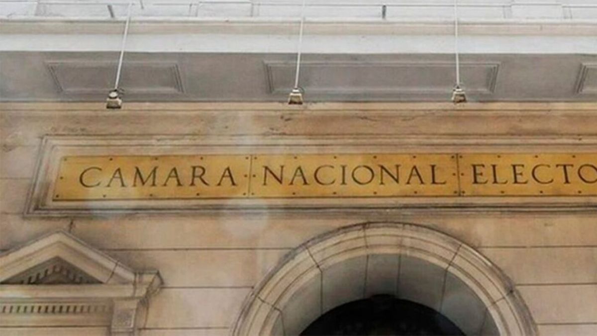 La Cámara Nacional Electoral anuló el DNU de Javier Milei que transfería a Migraciones el otorgamiento de la ciudadanía
