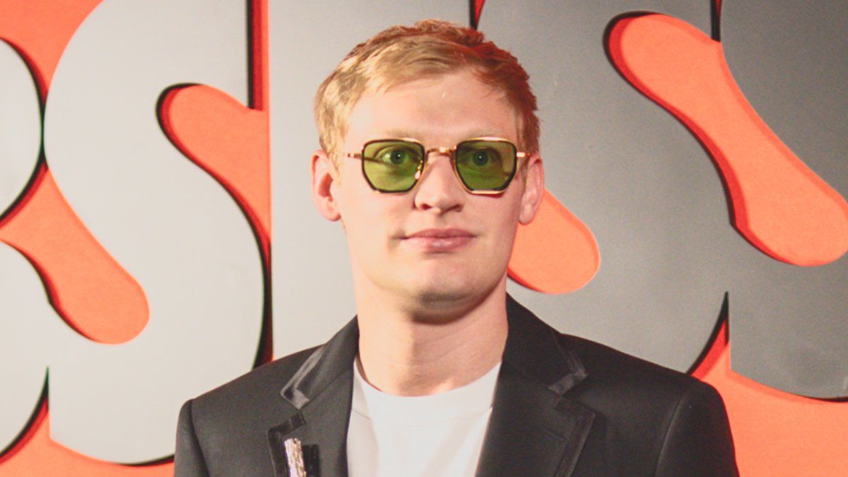 Tras su exitoso debut con Obsession, Curry Barker confirmó detalles de su tercera película cómo director