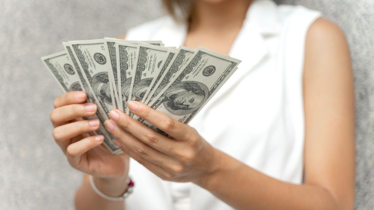 La compra de dólar ahorro cedió en mayo, pero se mantuvo arriba de los u$s2.000 millones por sexto mes seguido