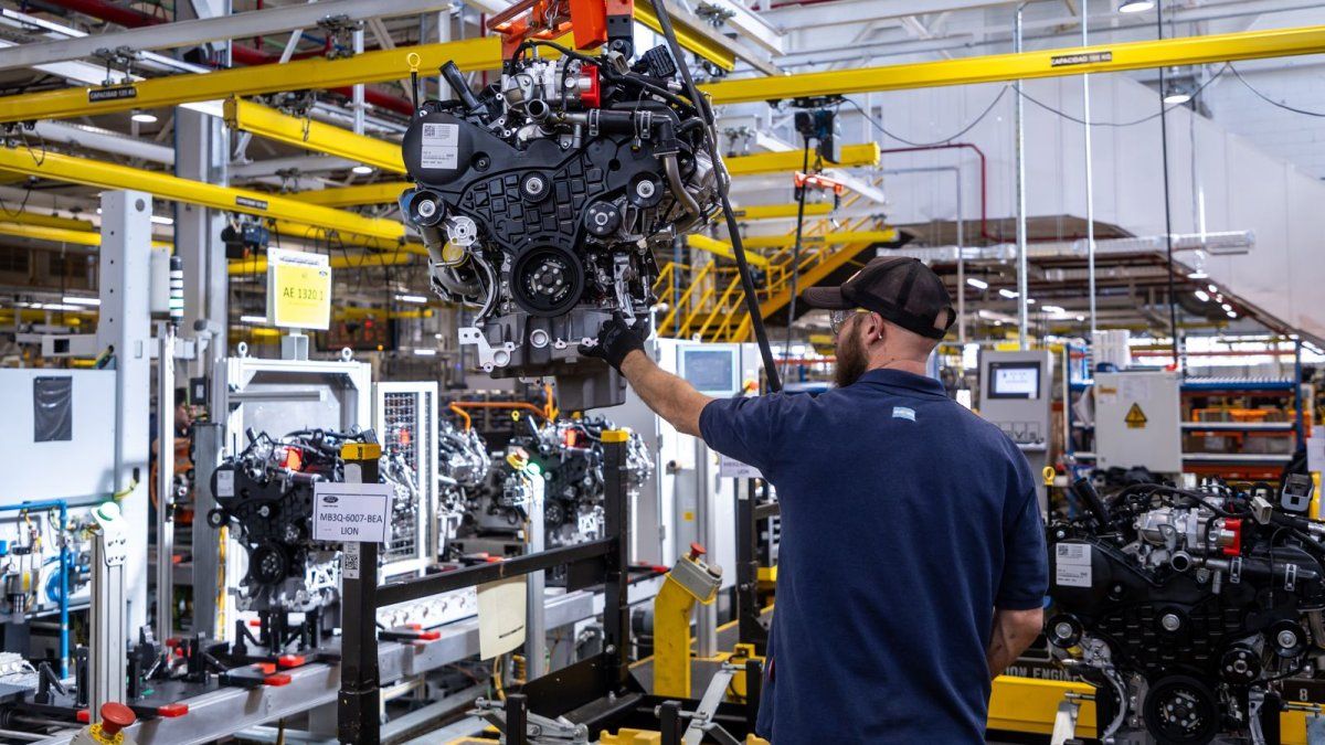Automotriz vuelve a apostar por ingenieros humanos tras fallas de la inteligencia artificial