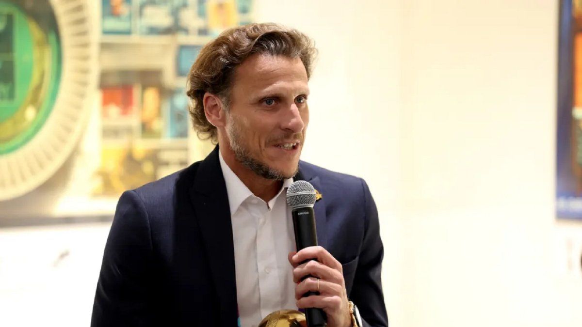 Diego Forlán se ofreció para dirigir a la Selección de Uruguay tras la salida de Bielsa