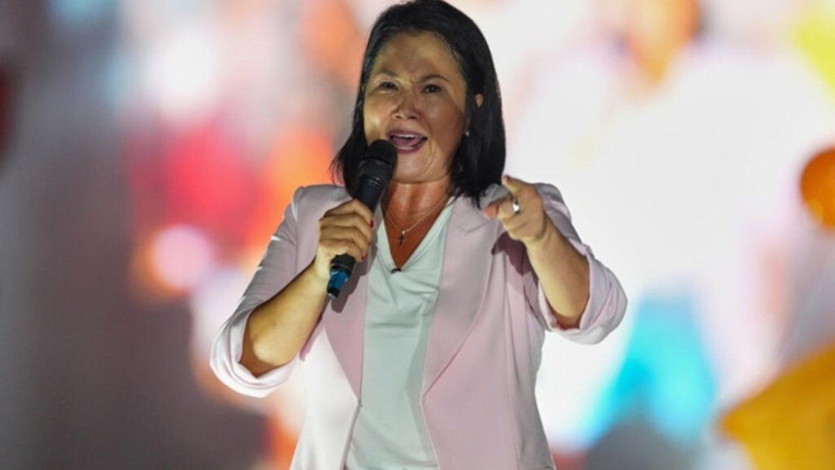 protestas, denuncias y acusaciones cruzadas marcan el ajustado avance de Keiko Fujimori sobre Roberto Sánchez