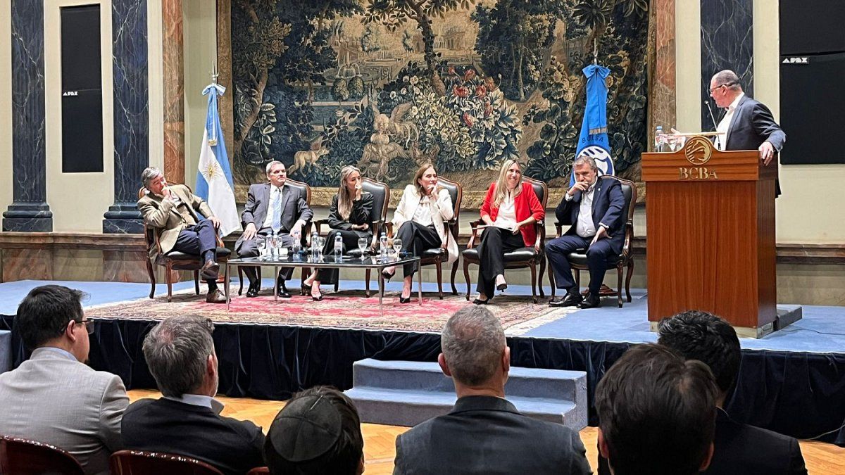 expertos ponen bajo la lupa la ley del Gobierno para regular la gestión de intereses