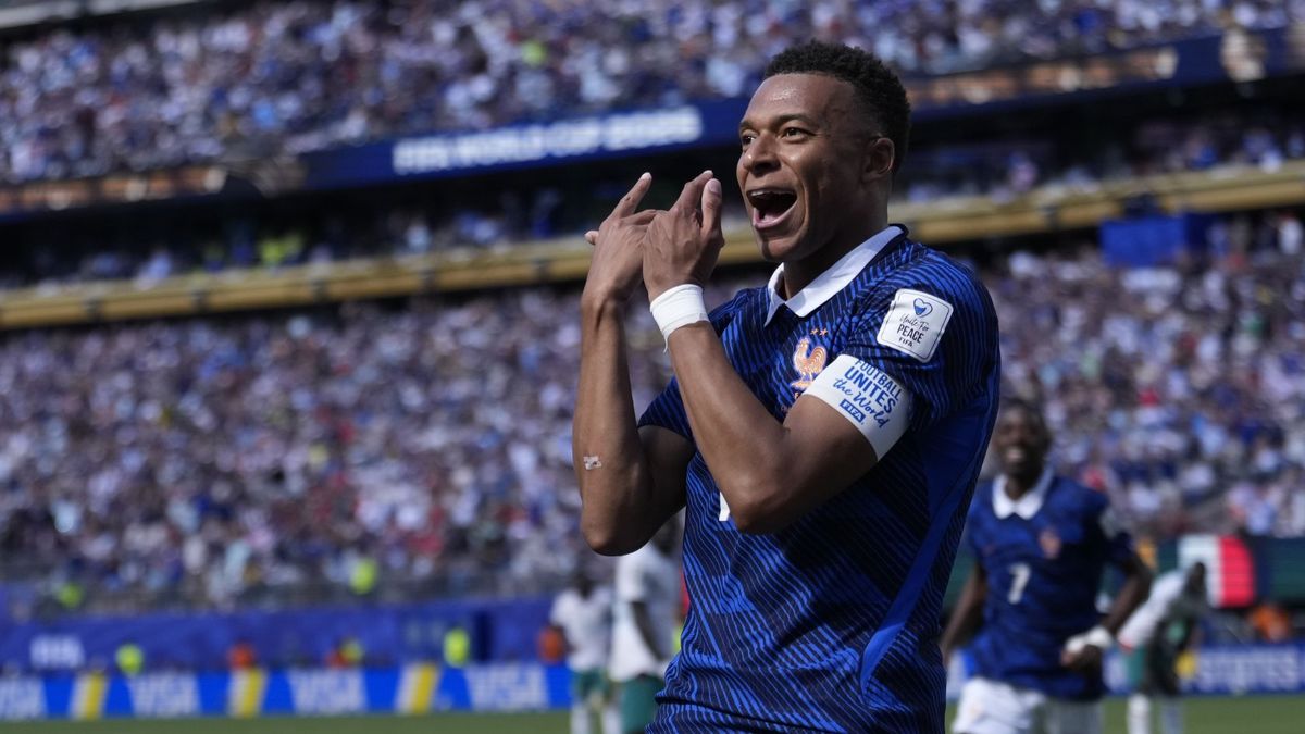 Con dos goles de Kylian Mbappé, Francia le ganó 3 a 1 a Senegal en su debut mundialista