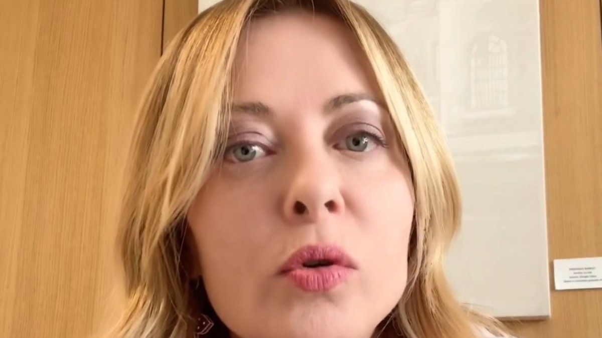 Donald Trump aseguró que Giorgia Meloni le rogó por una foto juntos y ella lo desmintió