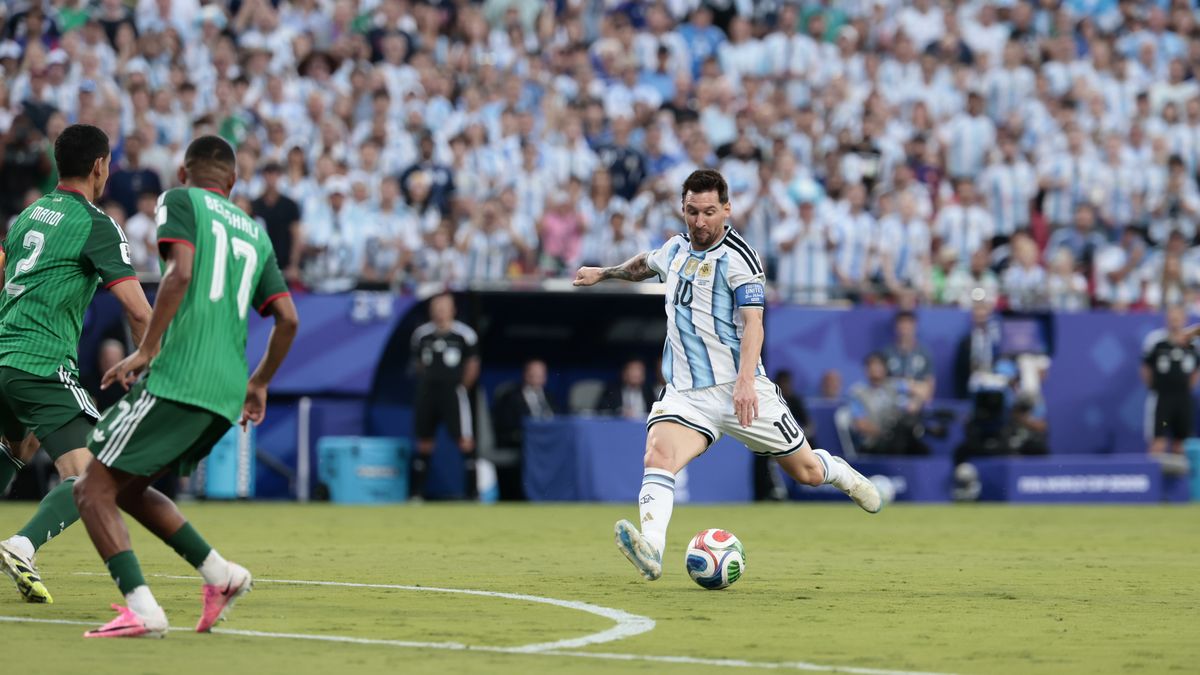 Argelia reclamó ante la FIFA por la no expulsión de Lionel Messi en el debut con Argentina