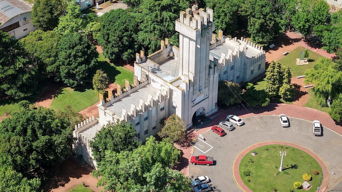 El destino bonaerense que tiene un castillo de película ideal para conocer en una escapada familiar