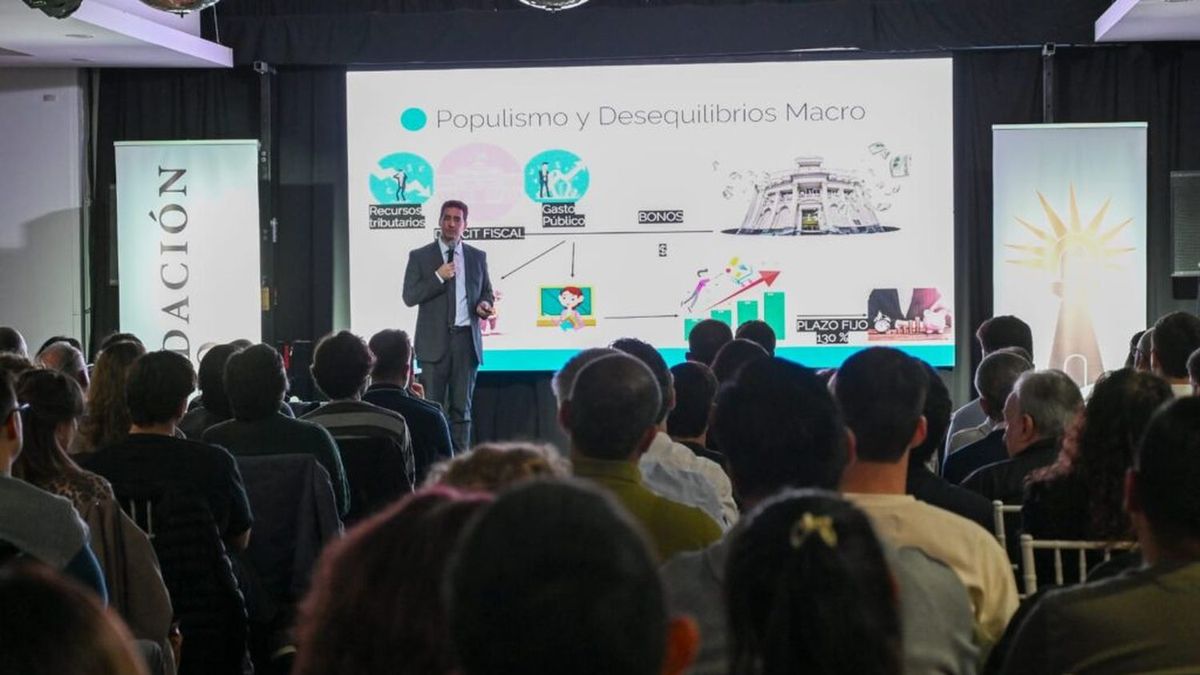 Adrián Ravier, el nuevo vocero, uno de los directores de la fundación libertaria investigada por millonarias donaciones