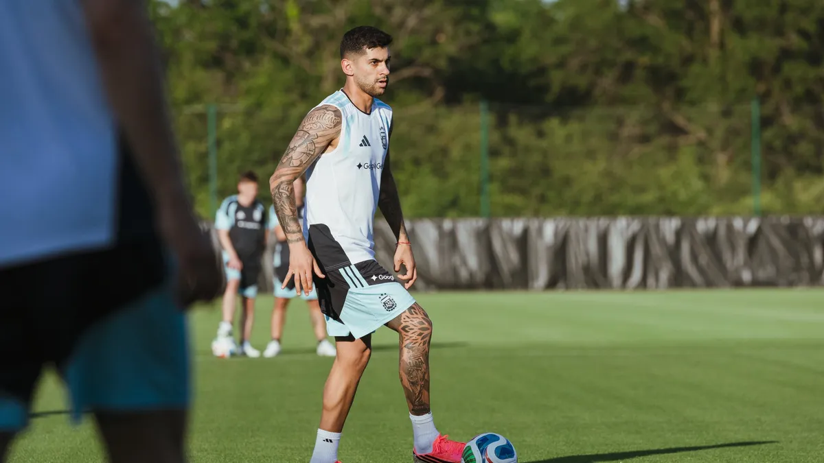 Con Cuti Romero a la par, Argentina se entrenó en Kansas City y Lionel Scaloni define el equipo