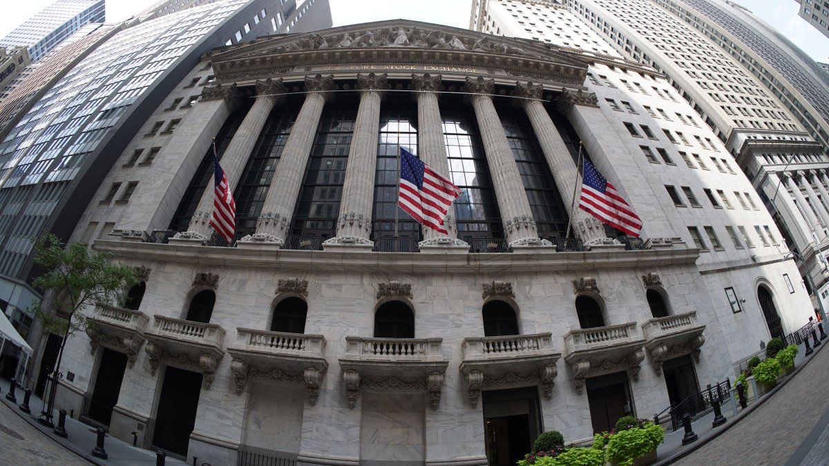 Wall Street rebota con fuerza y el petróleo prolonga las bajas tras la firma del acuerdo entre EEUU e Irán