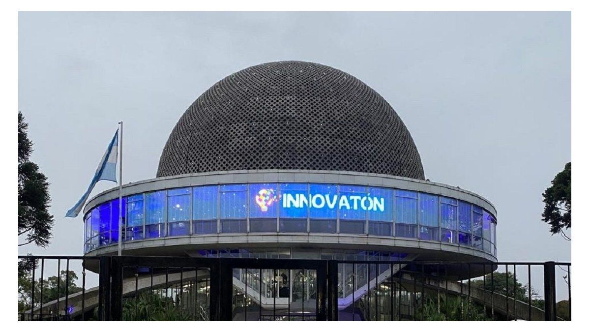 La UTN BA reunió a especialistas en inteligencia artificial y tecnología espacial en el Planetario