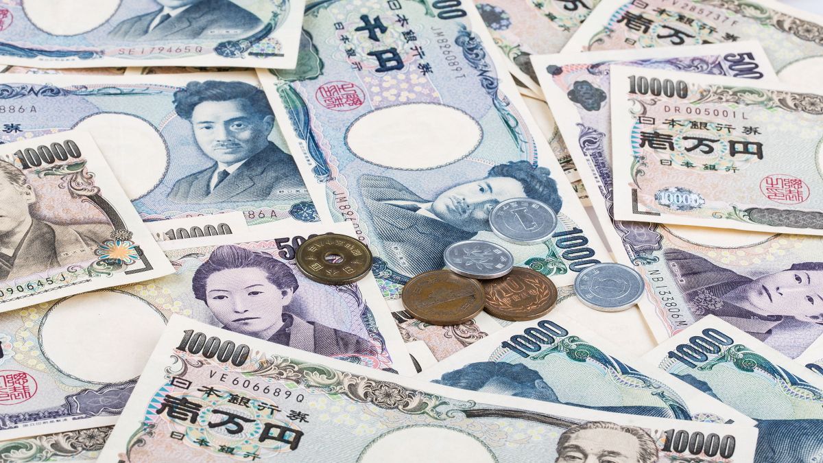 El yen roza mínimos de 40 años y Japón advierte que tomará medidas firmes junto a EEUU