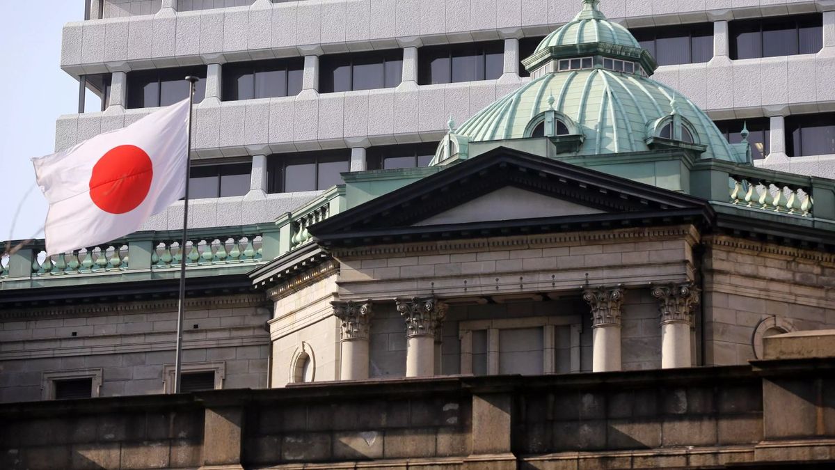 El yen cae a su mínimo nivel de 40 años y el gobierno de Japón analiza medidas defensivas