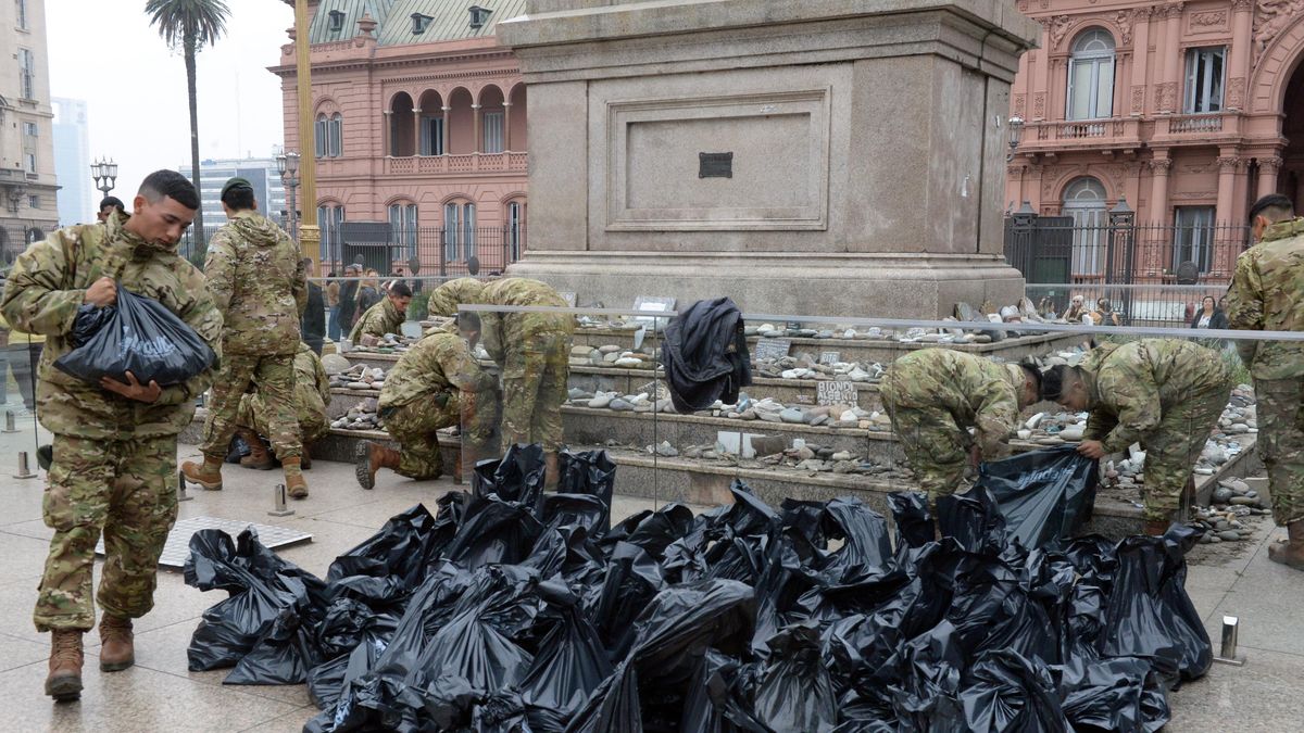 Por la convocatoria a Plaza de Mayo después de la final, sacaron las piedras que homenajeaban a las víctimas del COVID