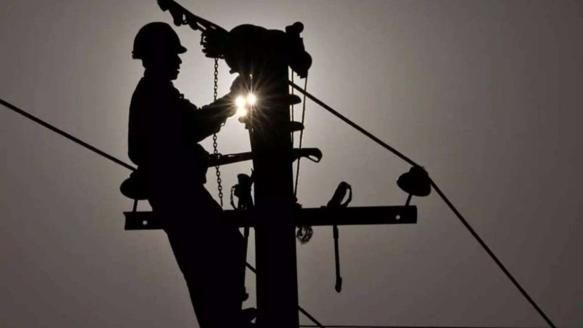 La energía bate récords y atrae inversiones, pero 8 de cada 10 trabajadores del sector están endeudados