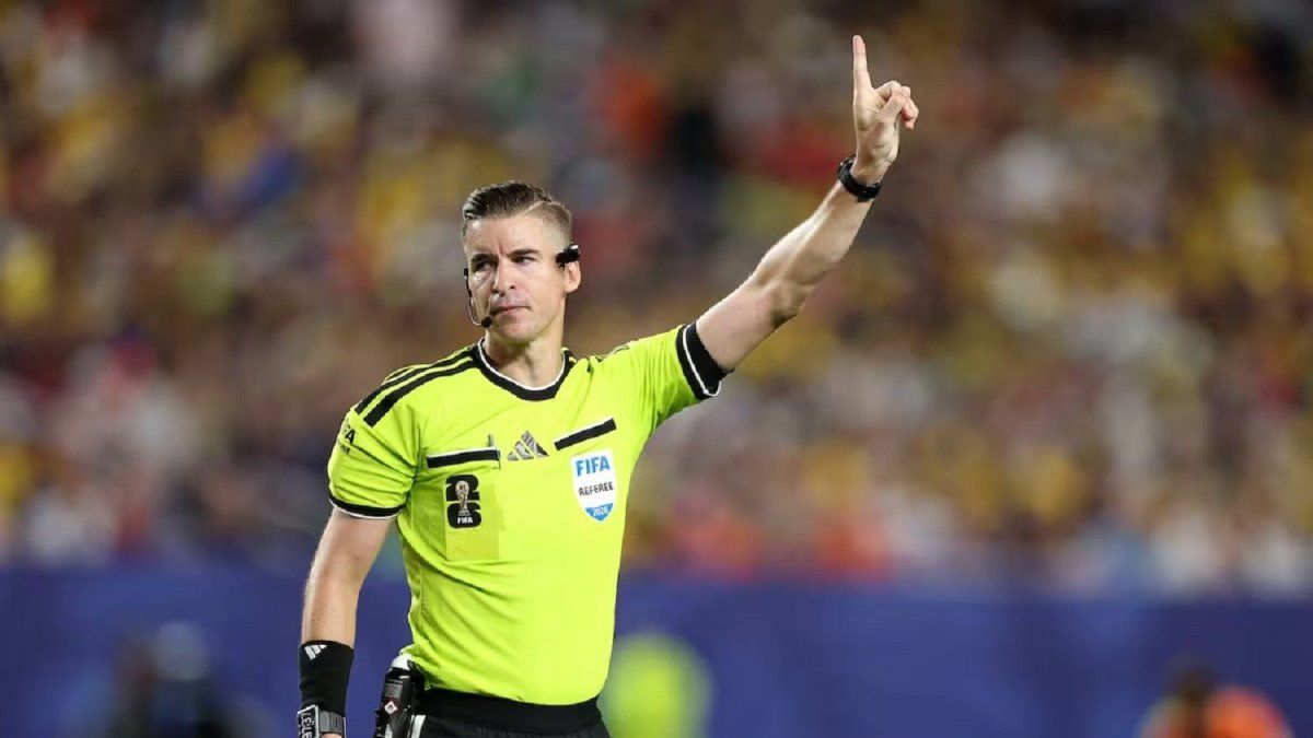 Egipto pidió a la FIFA apartar a François Letexier, el árbitro del duelo ante Argentina, por mal desempeño