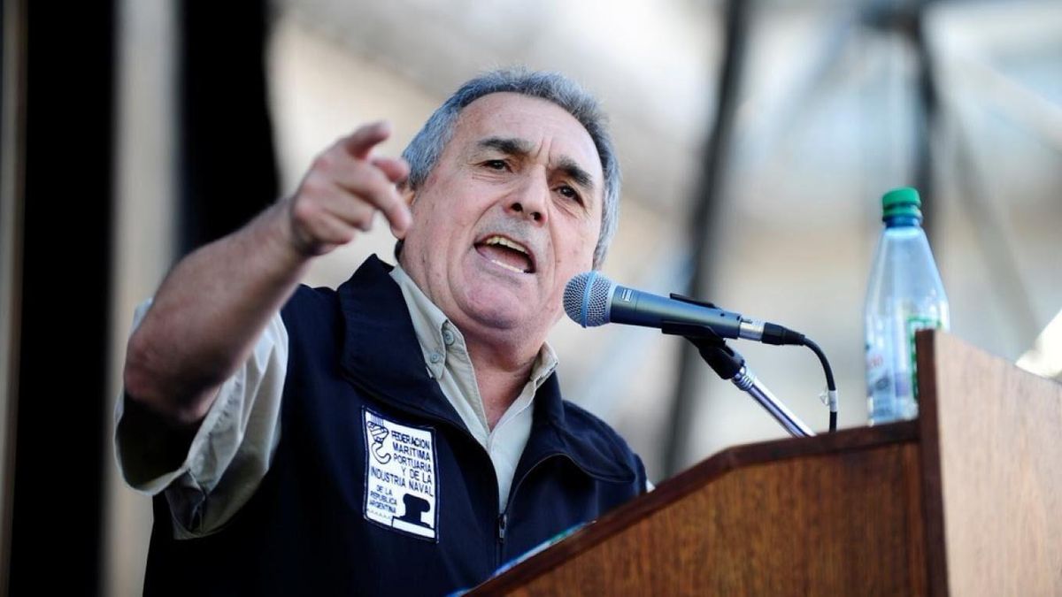 Un exjefe de la CGT cruzó a Arturo Pérez-Reverte por sus críticas a la Selección argentina