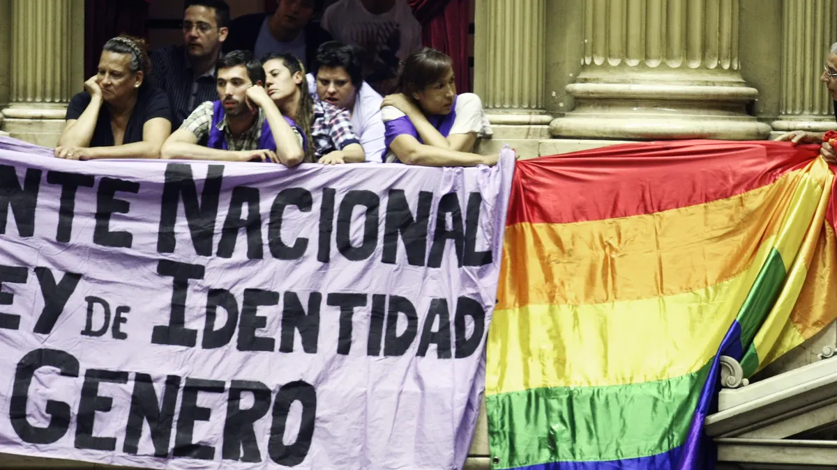 La Cámara frenó el DNU de Javier Milei que prohibía tratamientos de identidad de género para menores