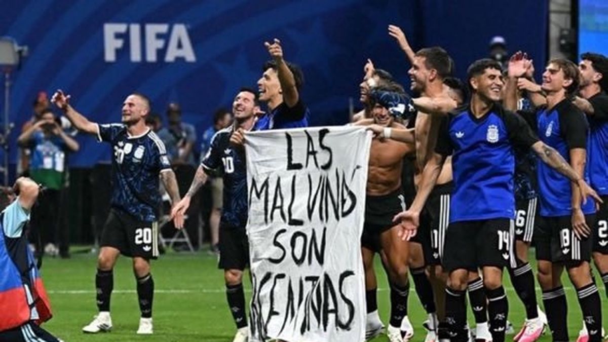 Cuáles son los jugadores implicados en la posible sanción por la bandera de Malvinas en el partido contra Inglaterra