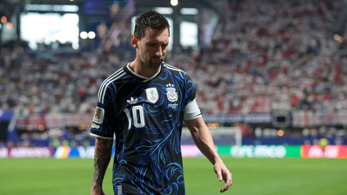 El gol de Anthony Gordon para Inglaterra ante la Selección argentina en la semifinal