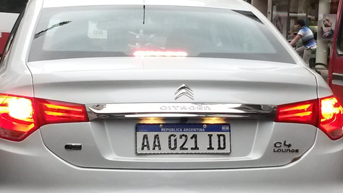 ¿Vas a comprar un auto usado? Cómo calcular la antigüedad del vehículo mirando la patente