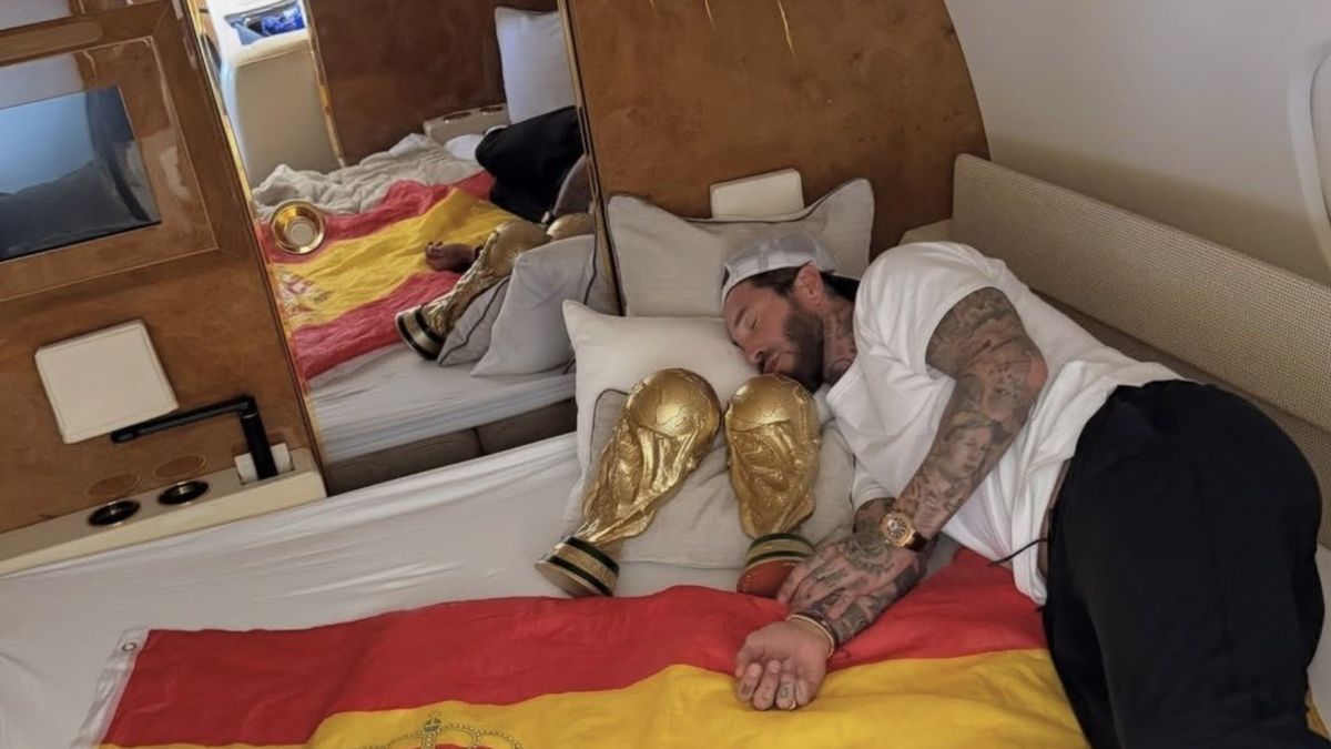 Sergio Ramos recreó la foto de Lionel Messi con la Copa del Mundo en 2022 y fue blanco de duras críticas en las redes