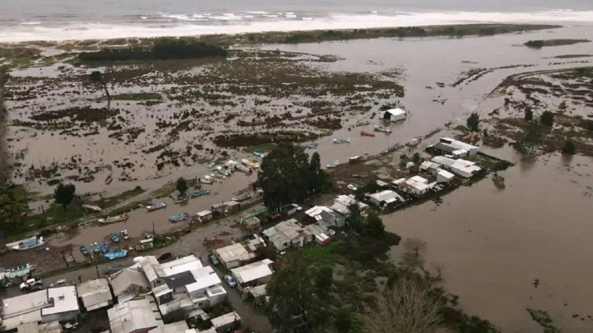 Chile declaró el estado de catástrofe por el devastador temporal que dejó 10 muertos y miles de afectados