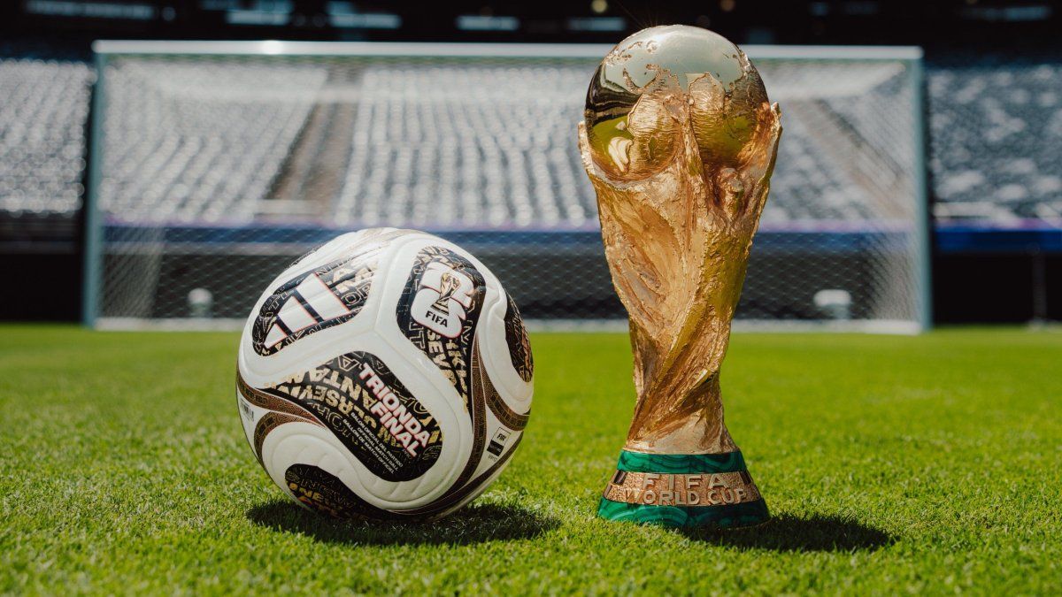La FIFA presentó la Trionda Final, la pelota que se utilizará en la final y semifinales