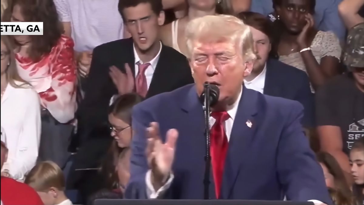 imitador de Donald Trump se robó todas las miradas durante un acto de campaña en Georgia