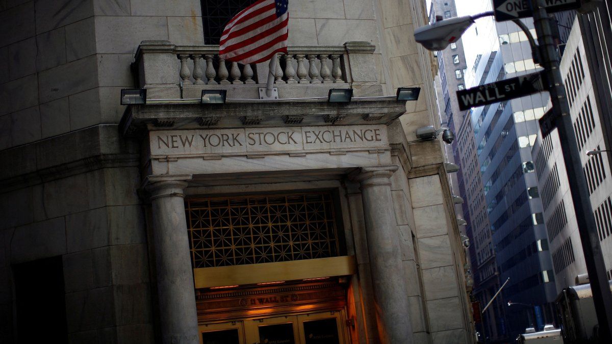 Wall Street cae por la nueva escalada entre EEUU e Irán y deja en segundo plano a las tecnológicas