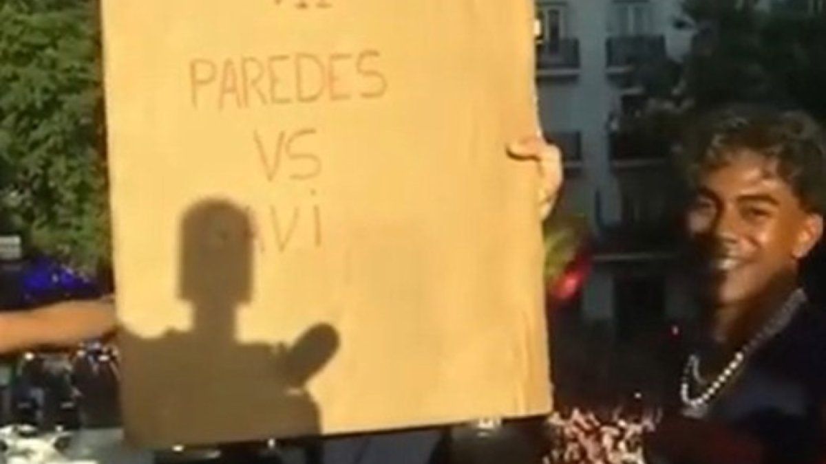 La burla de Lamine Yamal a Leandro Paredes con un peculiar cartel por su pelea con Gavi