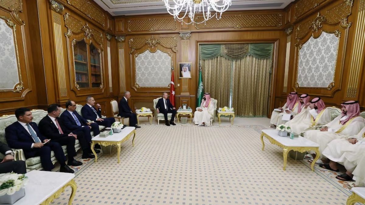 Arabia Saudita, Turquía y Pakistán sellan un pacto de defensa en plena escalada del conflicto en Medio Oriente