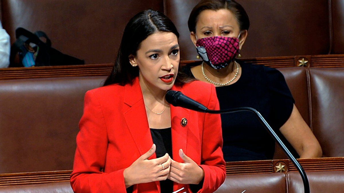 Alexandria Ocasio-Cortez congeló sus óvulos y no descarta una candidatura presidencial en 2028