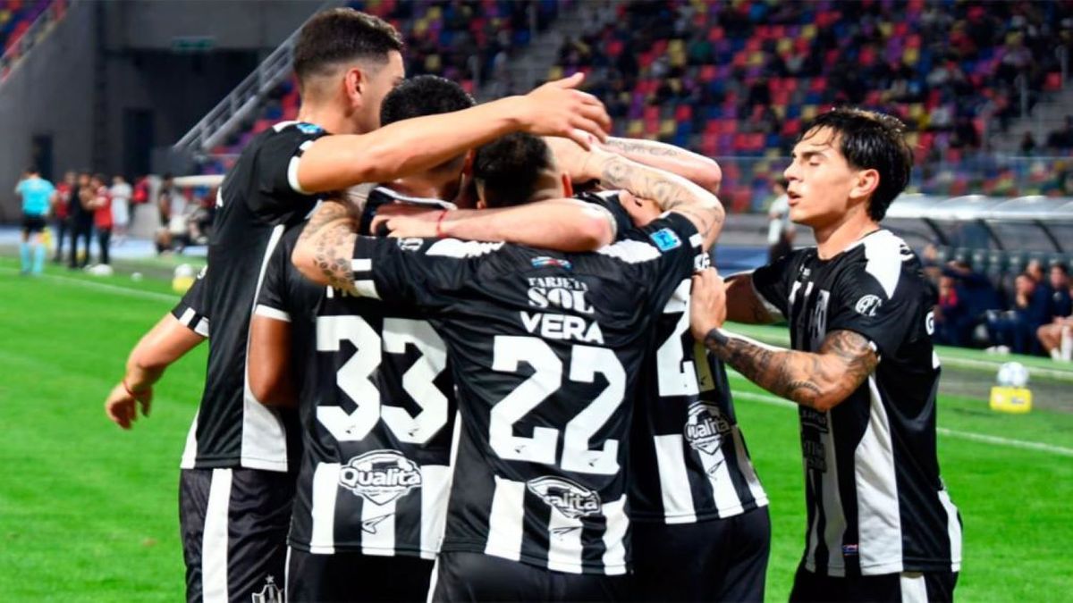 Central Córdoba venció a San Lorenzo y le dio un duro golpe antes del clásico con Huracán