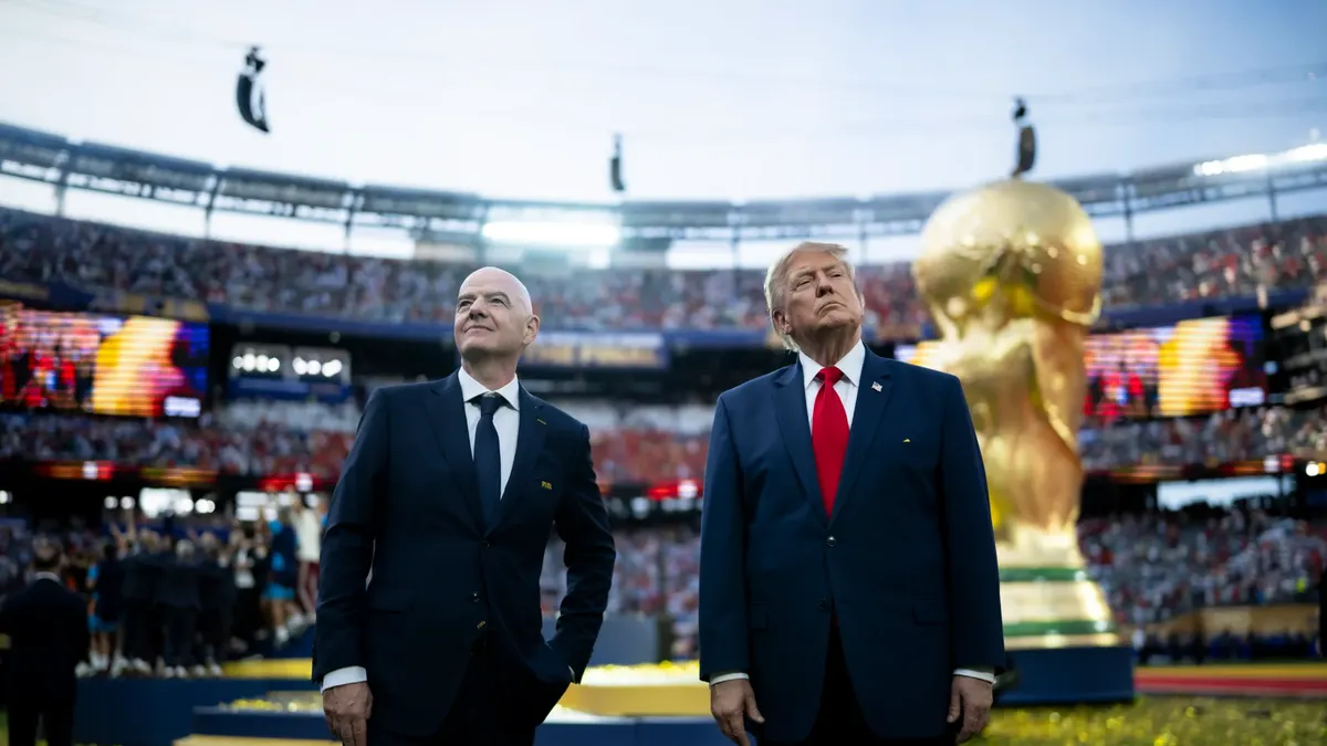 Gianni Infantino puso en riesgo su reelección por su cercana relación con Donald Trump y por su ambición desmedida
