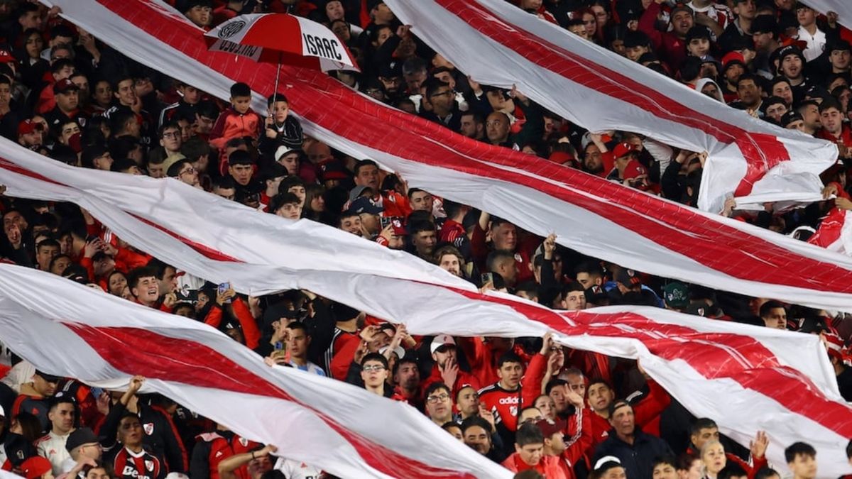 Murió un hincha de River en el Monumental durante el partido ante Independiente Santa Fe por la Copa Sudamericana