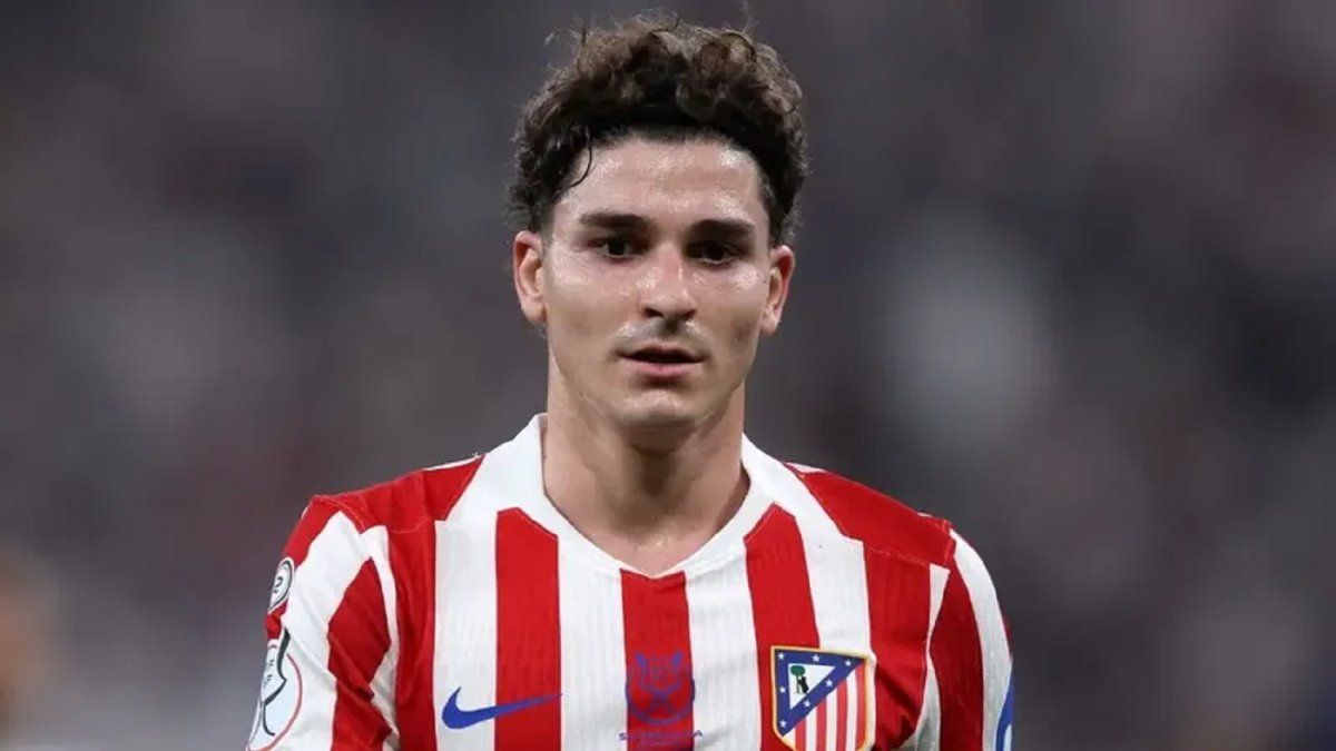 Julián Álvarez no viajó al amistoso del Atlético Madrid y fuerza su salida del club