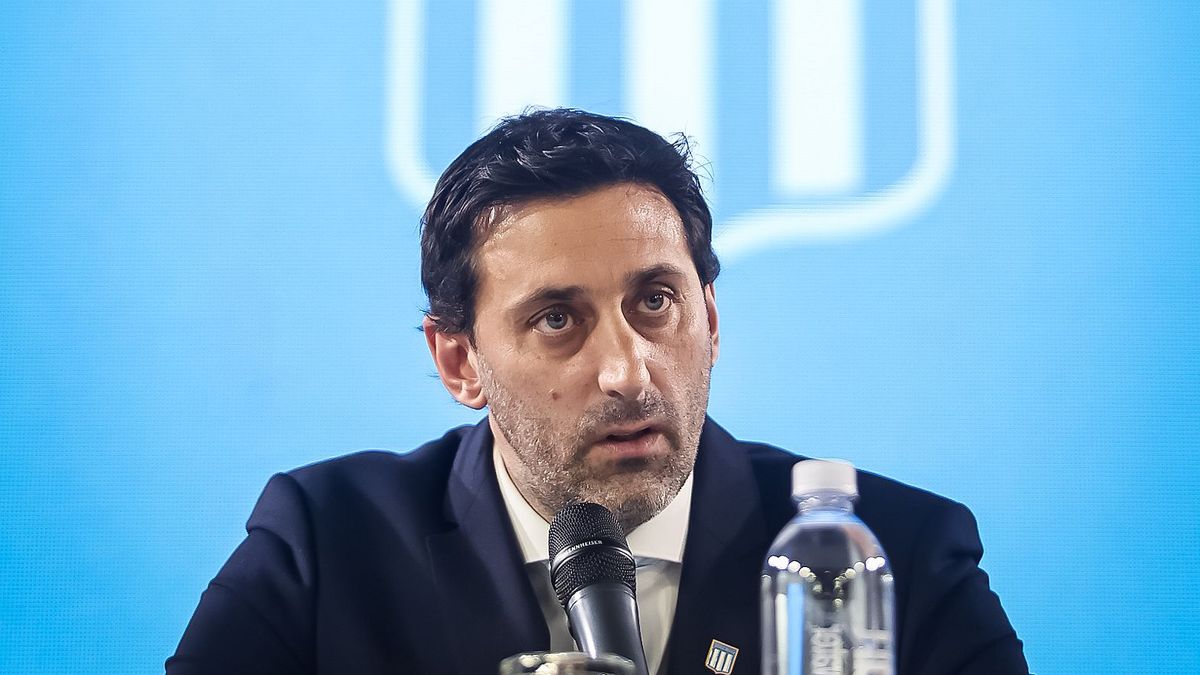 Diego Milito rompió el silencio tras los insultos de los hinchas en la cancha de Racing