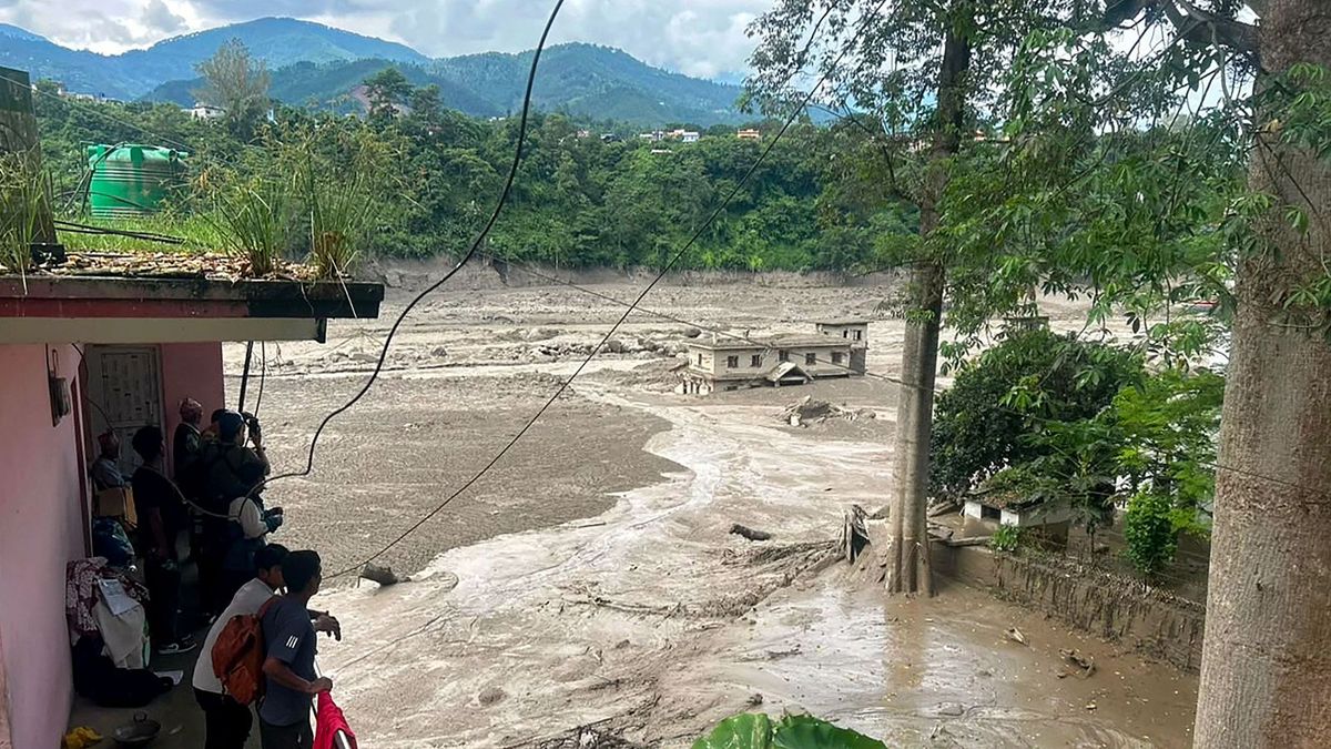Qué es un GLOF, el fenómeno de hielo tras el desprendimiento del glaciar en Nepal