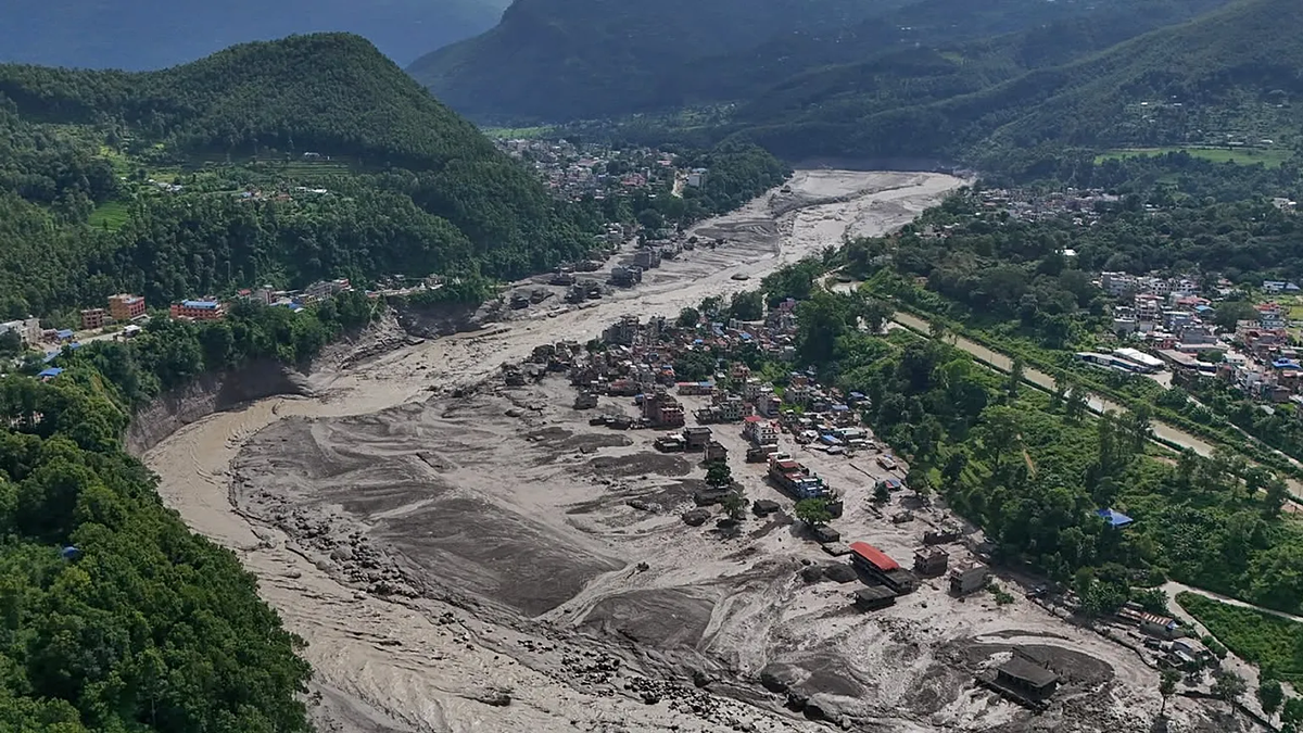 Aumentan los muertos en Nepal mientras China suspendió la búsqueda ante amenaza de una nueva riada