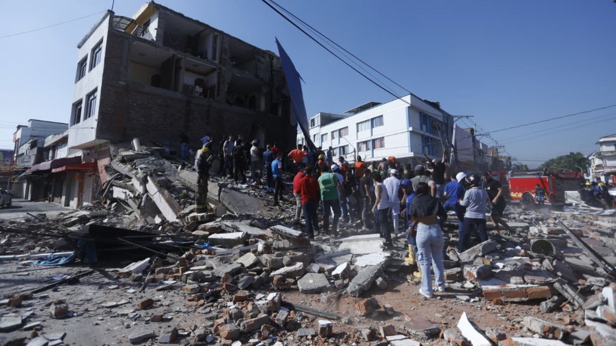 Desesperada búsqueda contra reloj entre los escombros, a una semana del terremoto en Colombia