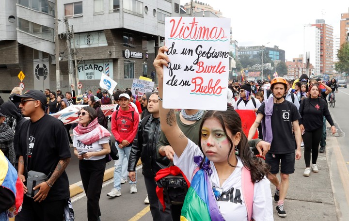La manifestación contra el Gobierno del ultraderechista Abelardo de la Espriella, este miércoles en Bogotá (Colombia). Foto EFE