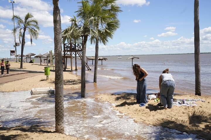 El agua avanza sobre la playa. Foto: Fernando de la Orden/enviado especial.